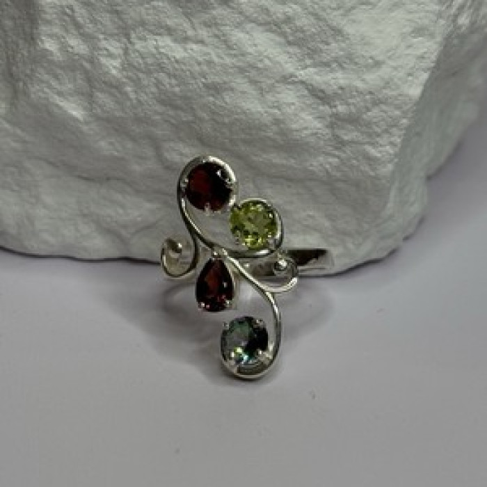 925 Sterling Silver Alexandrite, Garnet & Peridot Ring Size 6.5