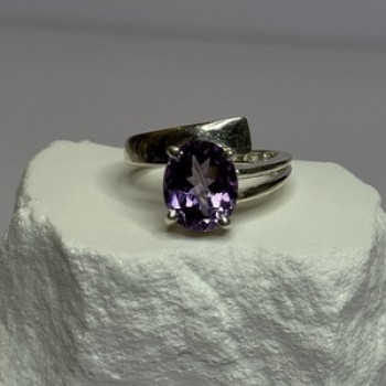 925 Sterling Silver Amethyst Ring Size 7.5
