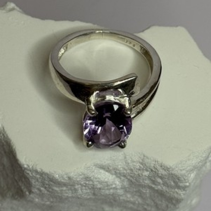 925 Sterling Silver Amethyst Ring Size 7.5