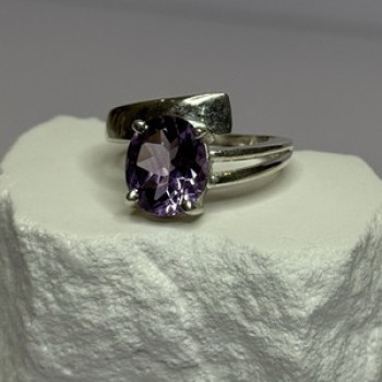 925 Sterling Silver Amethyst Ring Size 7.5