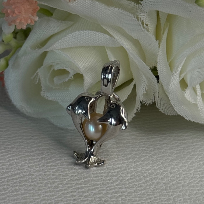 925 Sterling Silver Pearl Dolphins Pendant Length 1 Inch