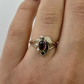 Vintage 925 Sterling Silver Garnet Pyrope Ring Size 6.5