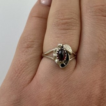 Vintage 925 Sterling Silver Garnet Pyrope Ring Size 6.5
