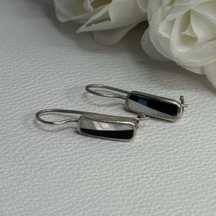 925 Sterling Silver Black Onyx & Mother OF Pearl Earrings Length 1 Inch