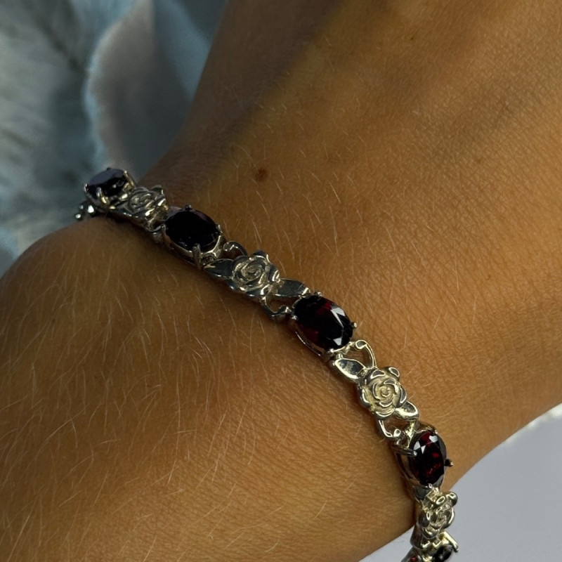 925 Sterling Silver Flower Garnet Bracelet Length 8
