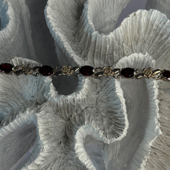 925 Sterling Silver Flower Garnet Bracelet Length 8