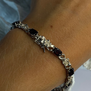 925 Sterling Silver Flower Garnet Bracelet Length 8
