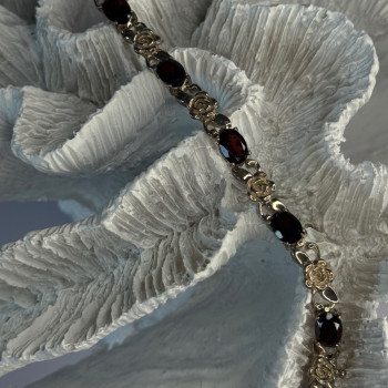 925 Sterling Silver Flower Garnet Bracelet Length 8