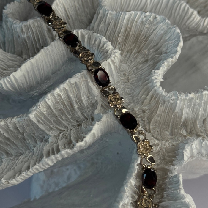 925 Sterling Silver Flower Garnet Bracelet Length 8