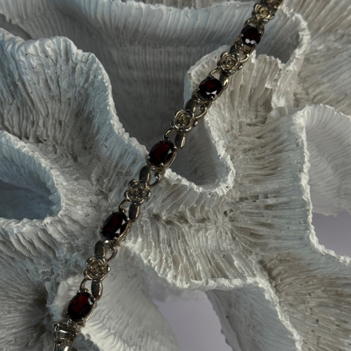 925 Sterling Silver Flower Garnet Bracelet Length 8