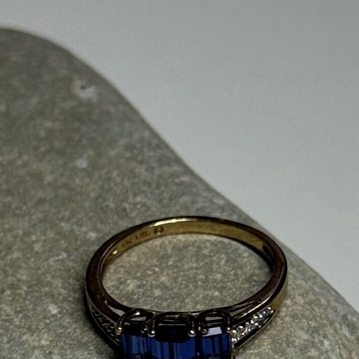 10K Yellow Gold Sapphire & Diamonds Ring Size 6