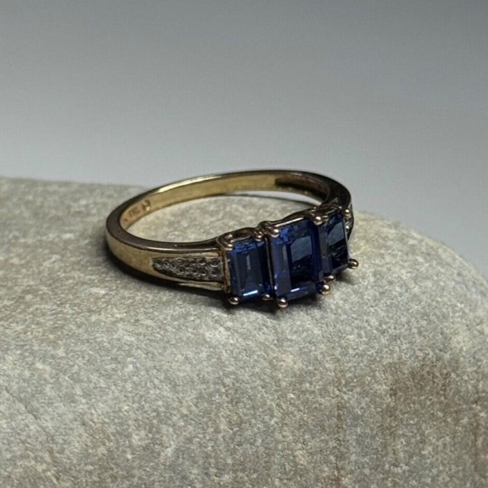 10K Yellow Gold Sapphire & Diamonds Ring Size 6