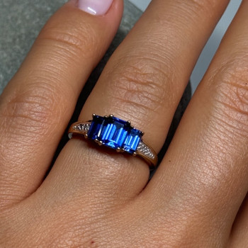 10K Yellow Gold Sapphire & Diamonds Ring Size 6