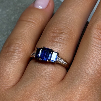 10K Yellow Gold Sapphire & Diamonds Ring Size 6