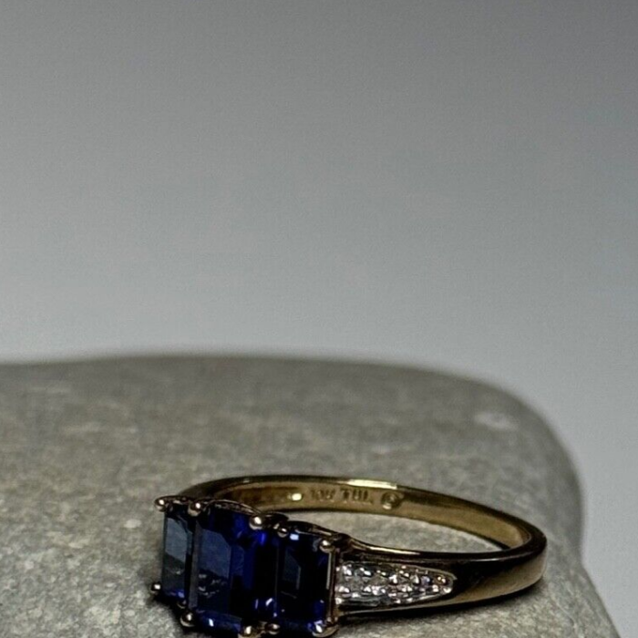 10K Yellow Gold Sapphire & Diamonds Ring Size 6