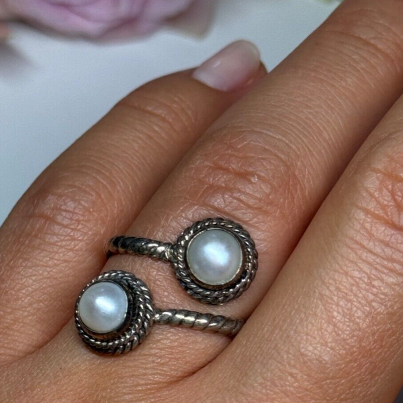 Share Vintage 925 Sterling Silver Pearl Ring Size 5