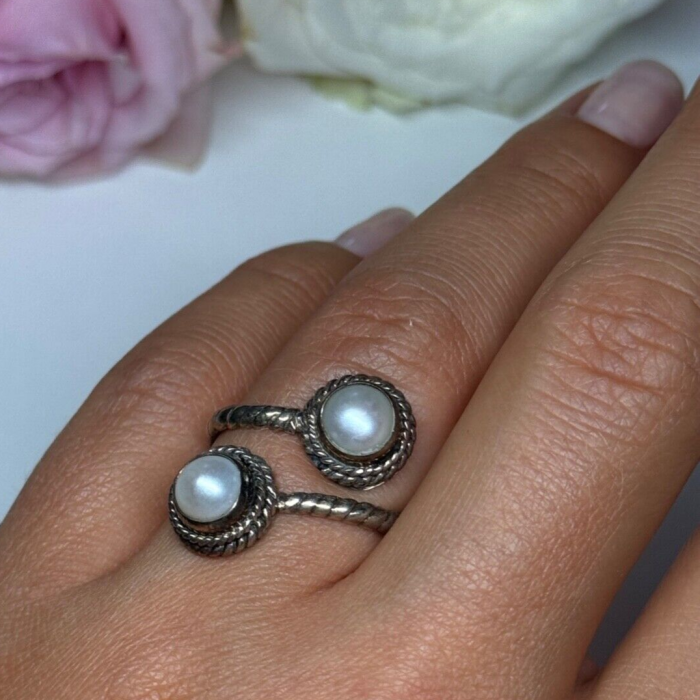 Share Vintage 925 Sterling Silver Pearl Ring Size 5