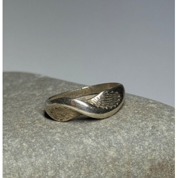 925 Sterling Silver Ring Size 4.5