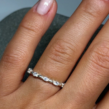 925 Sterling Silver CZ Ring Size 7