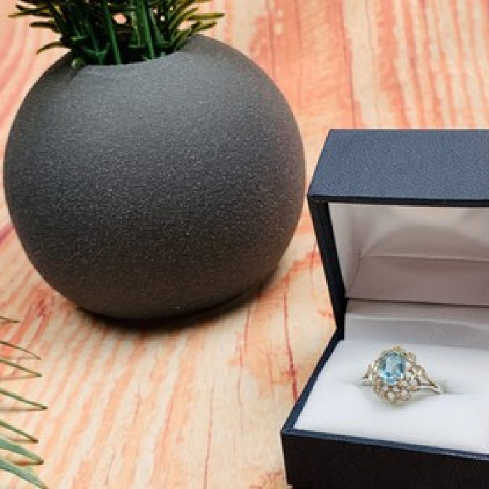 925 Sterling Silver Topaz Ring Size 7.5