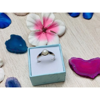 925 Sterling Silver Pearl Ring Size 8