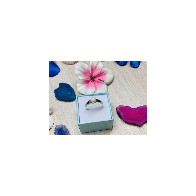 925 Sterling Silver Pearl Ring Size 8