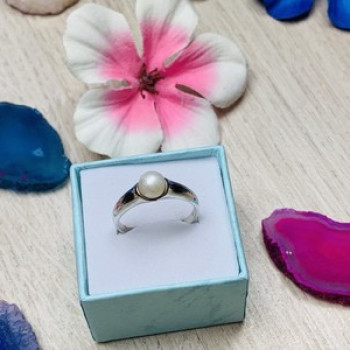 925 Sterling Silver Pearl Ring Size 8