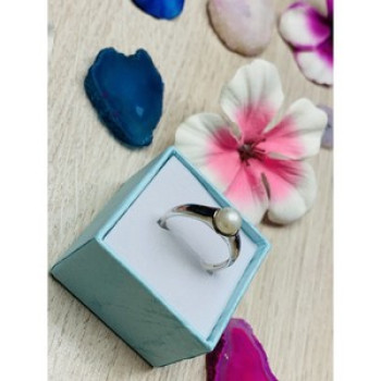 925 Sterling Silver Pearl Ring Size 8