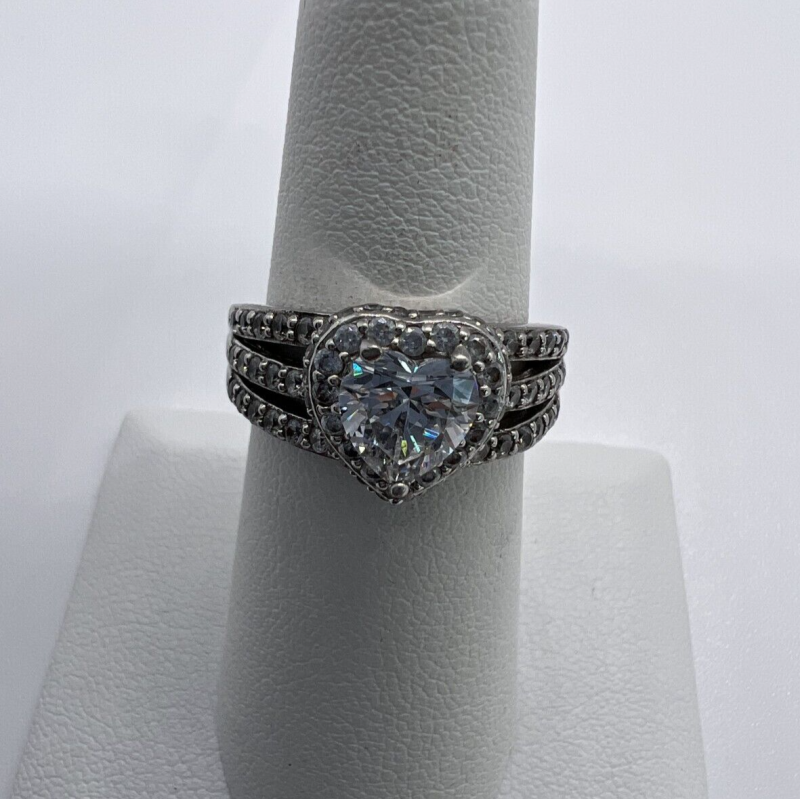 925 Sterling Silver & CZ Heart Ring Size 6