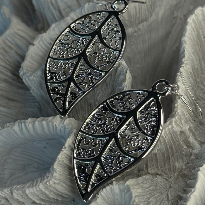 Beautiful Design Leaf 925 Sterling Silver Earrings Length 2.20 Inch