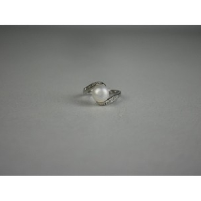 925 Sterling Silver Pearl & Colorless Spinel Ring Size 8