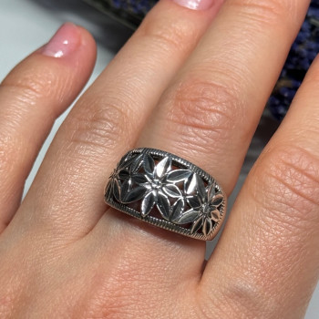 925 Sterling Silver Ring Size 7