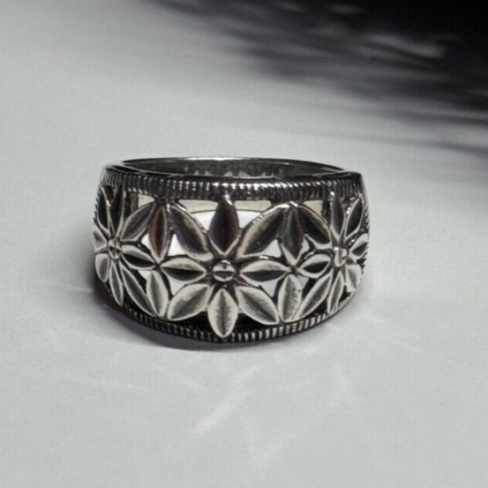 925 Sterling Silver Ring Size 7