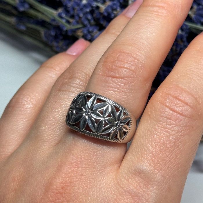 925 Sterling Silver Ring Size 7