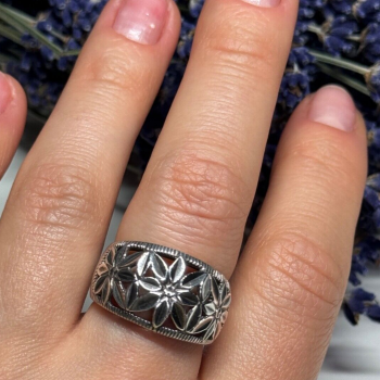 925 Sterling Silver Ring Size 7