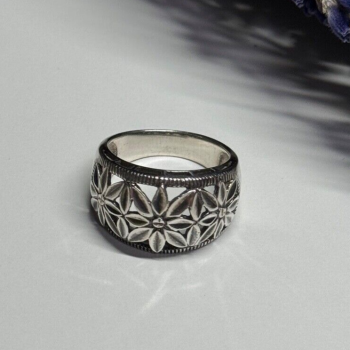 925 Sterling Silver Ring Size 7