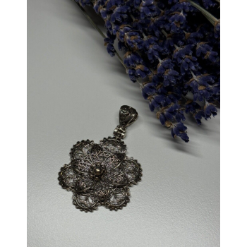 925 Sterling Silver Flower Pendant