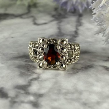 925 Sterling Silver Garnet & Marcasites Ring Size 6.75