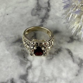 925 Sterling Silver Garnet & Marcasites Ring Size 6.75