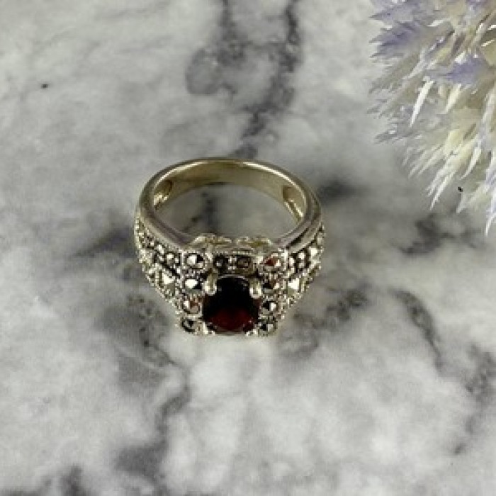 925 Sterling Silver Garnet & Marcasites Ring Size 6.75