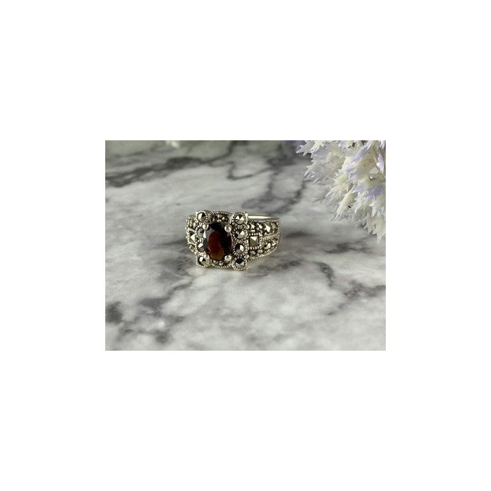 925 Sterling Silver Garnet & Marcasites Ring Size 6.75