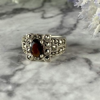 925 Sterling Silver Garnet & Marcasites Ring Size 6.75