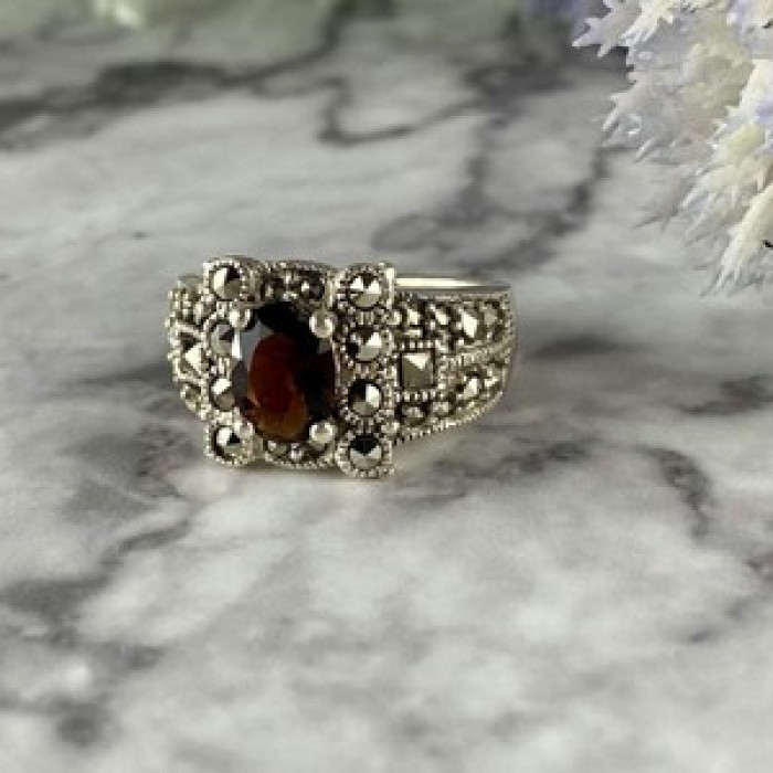 925 Sterling Silver Garnet & Marcasites Ring Size 6.75