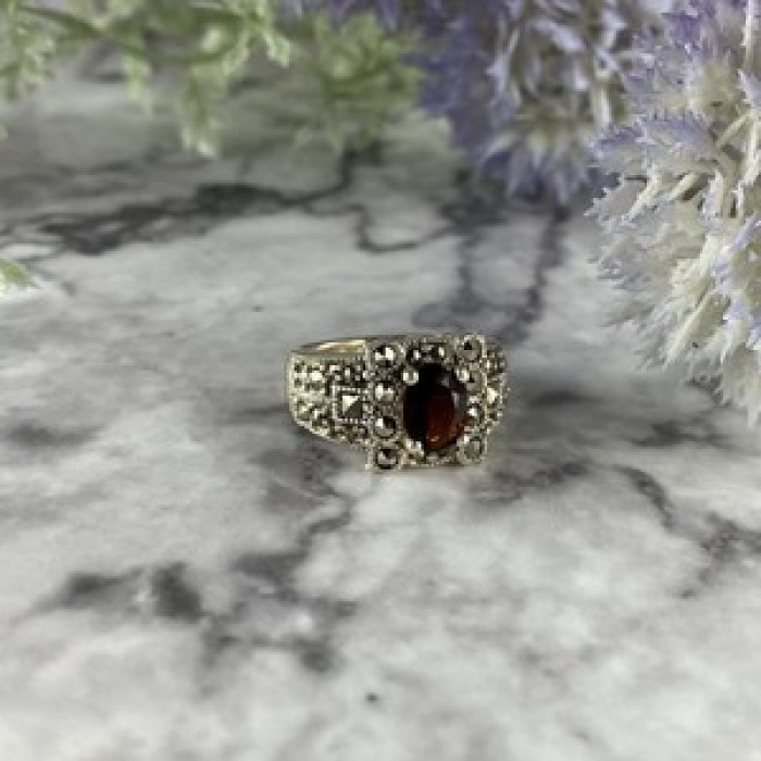 925 Sterling Silver Garnet & Marcasites Ring Size 6.75