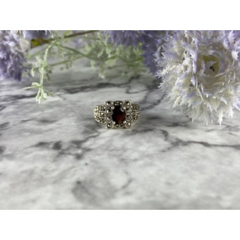 925 Sterling Silver Garnet & Marcasites Ring Size 6.75