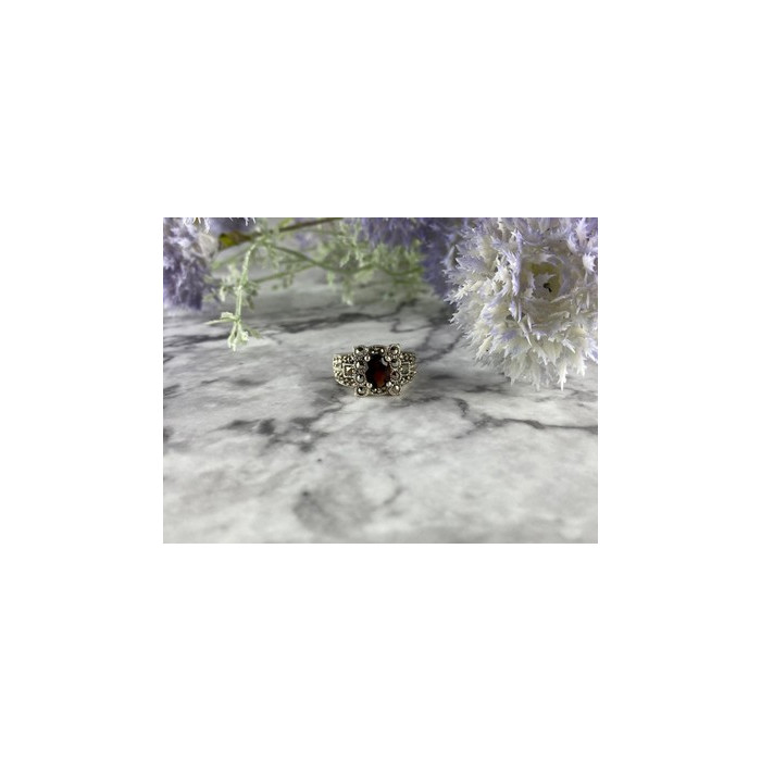 925 Sterling Silver Garnet & Marcasites Ring Size 6.75