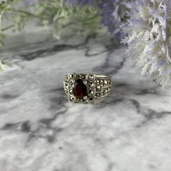 925 Sterling Silver Garnet & Marcasites Ring Size 6.75
