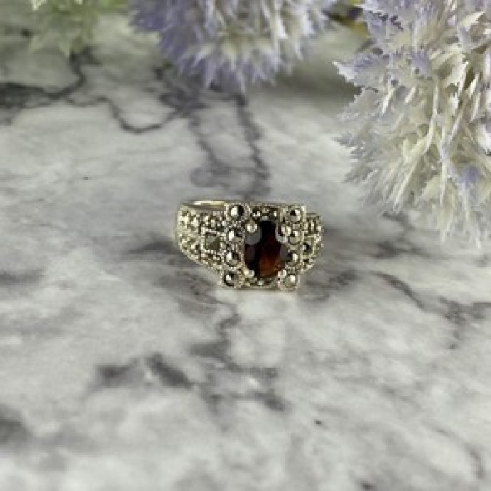 925 Sterling Silver Garnet & Marcasites Ring Size 6.75