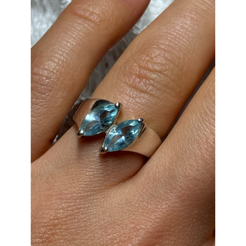 925 Sterling Silver Topaz Ring Size 6