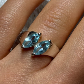 925 Sterling Silver Topaz Ring Size 6